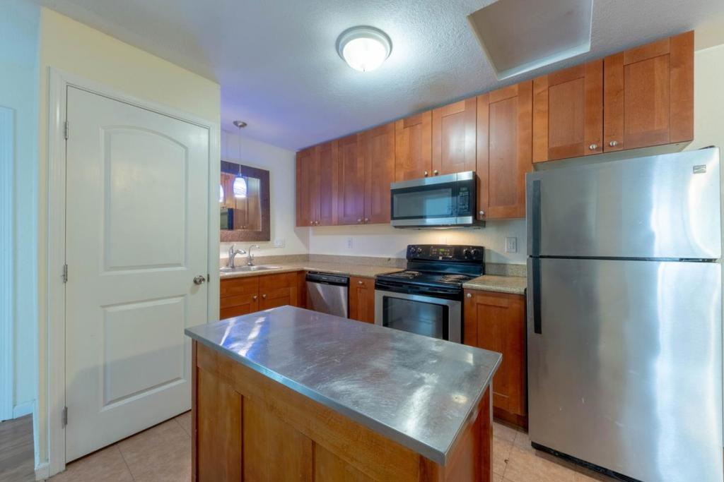 820 Casanova Avenue 30