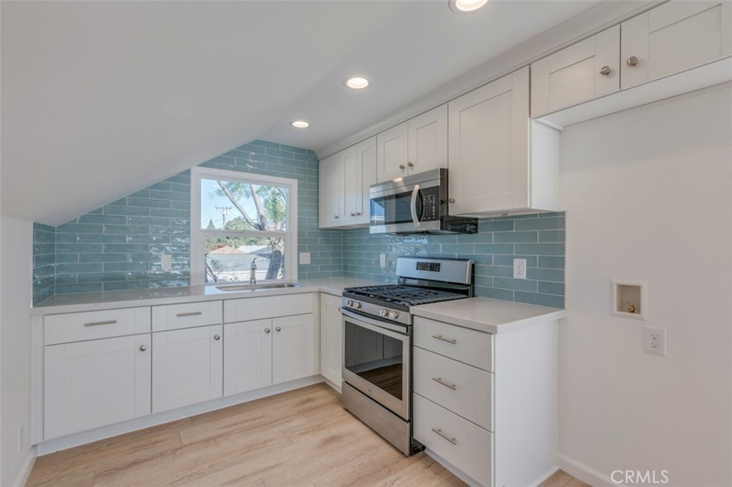 542 S Clementine Street