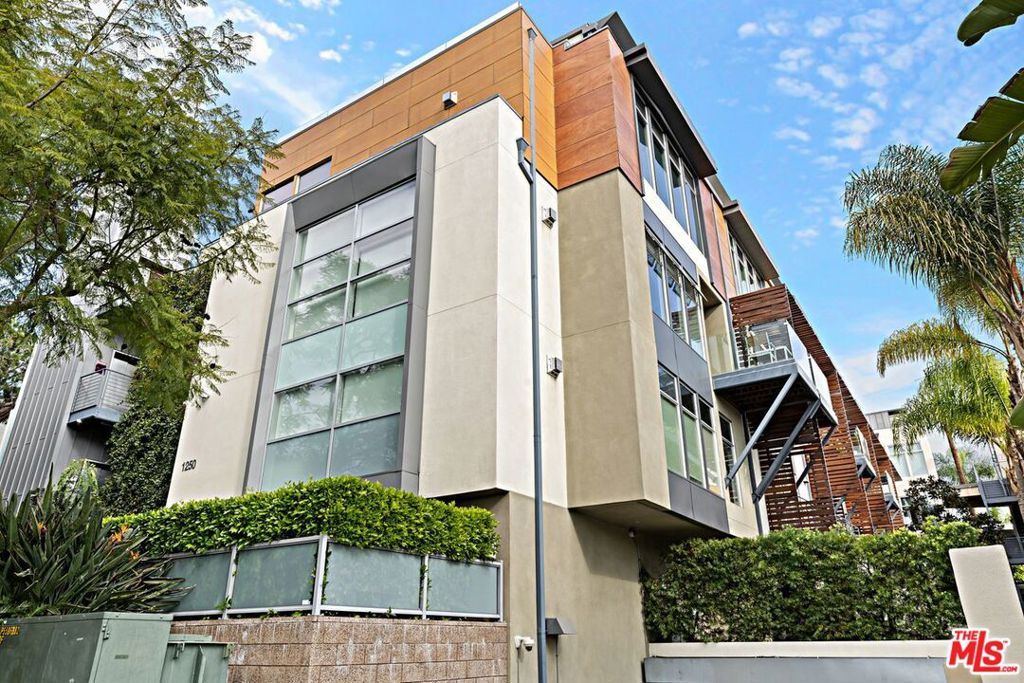 Photo of 1250 N Harper Avenue #416, West Hollywood, CA 90046 (MLS # 26643001)