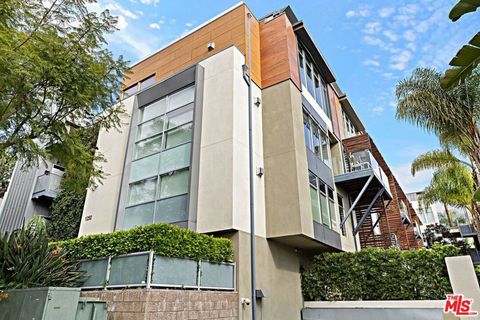 Photo of 1250 N Harper Avenue #416, West Hollywood, CA 90046 (MLS # 26643001)