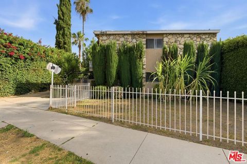 Photo of 18611 Clark Street, Tarzana, CA 91356 (MLS # 26815953)
