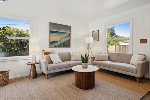 Photo of 108 Cypress St St #D, Alameda, CA 94501 (MLS # 41115912) Photo of 108 Cypress St St #D, Alameda, CA 94501 (MLS # 41115912)