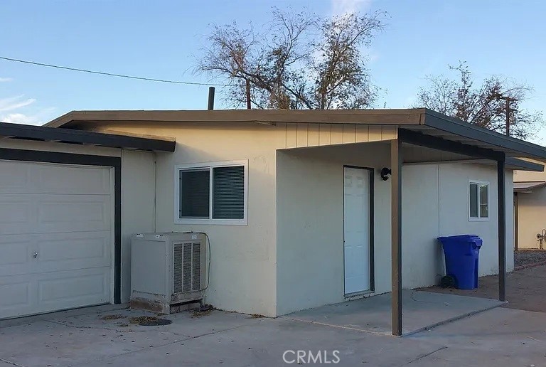 Fully remodeled two-bedroom, one-bath and ready for move-in starting July 15th. This charming property features modern upgrades throughout, convenient laundry hookups, and a private detached two-car garage. Perfect for those seeking a stylish and cozy living space in a quiet neighborhood. Close to schools, shopping, and parks, this home offers comfort and convenience in a prime location. Don’t miss this opportunity!