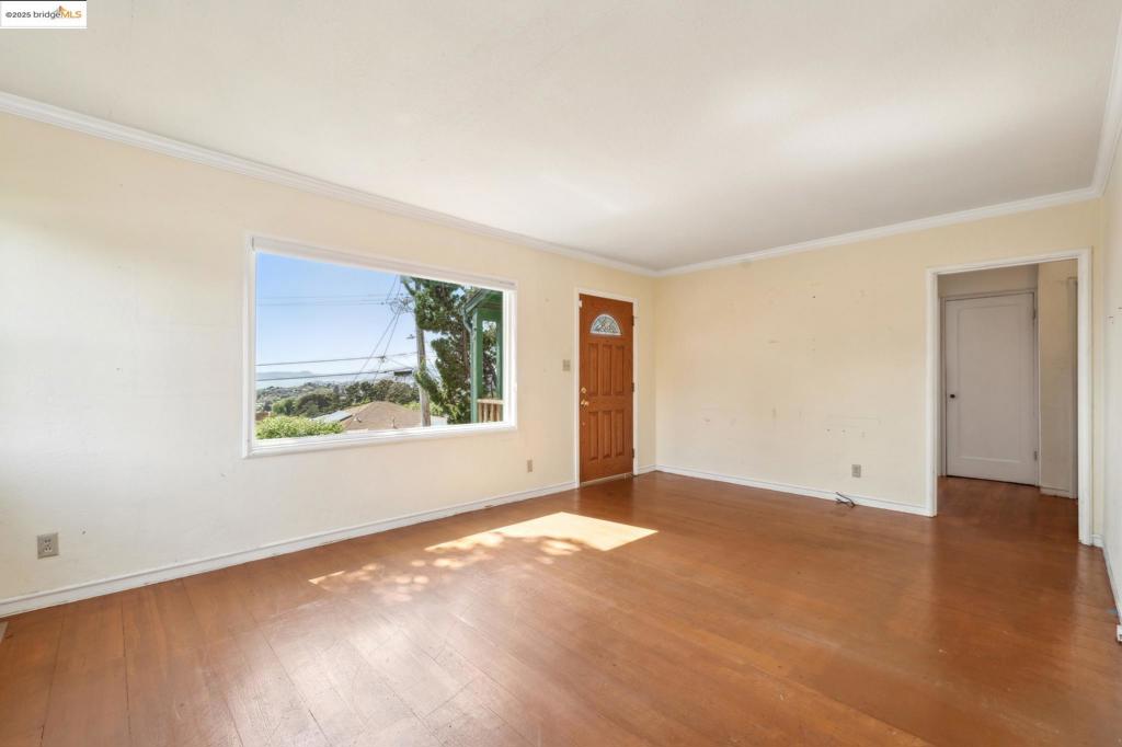 924 Balra Dr
