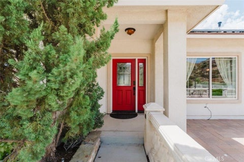 Photo of 9753 Elizabeth Lake Road, Leona Valley, CA 93551 (MLS # SR26176856)