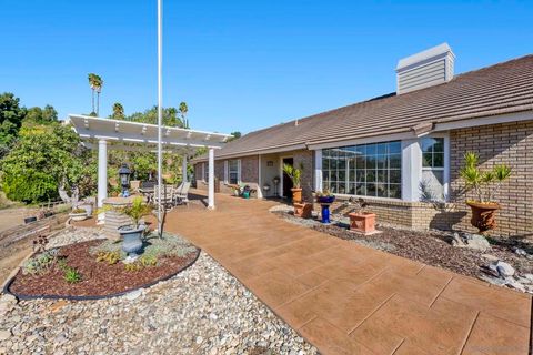 2202 Dos Lomas Fallbrook CA 92028