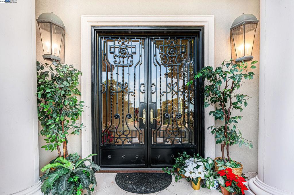 BURLINGAME - Residential