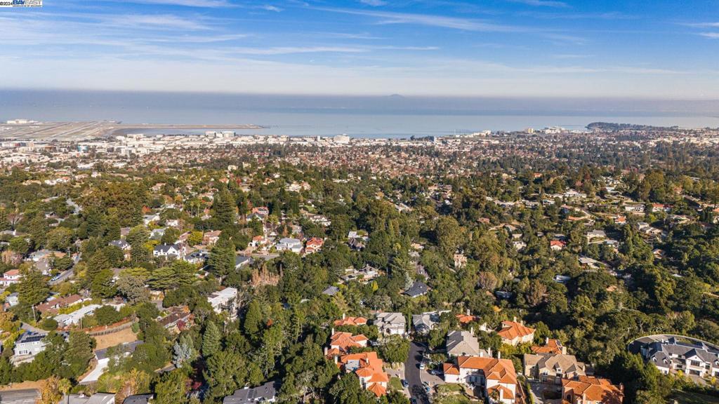 BURLINGAME - Residential