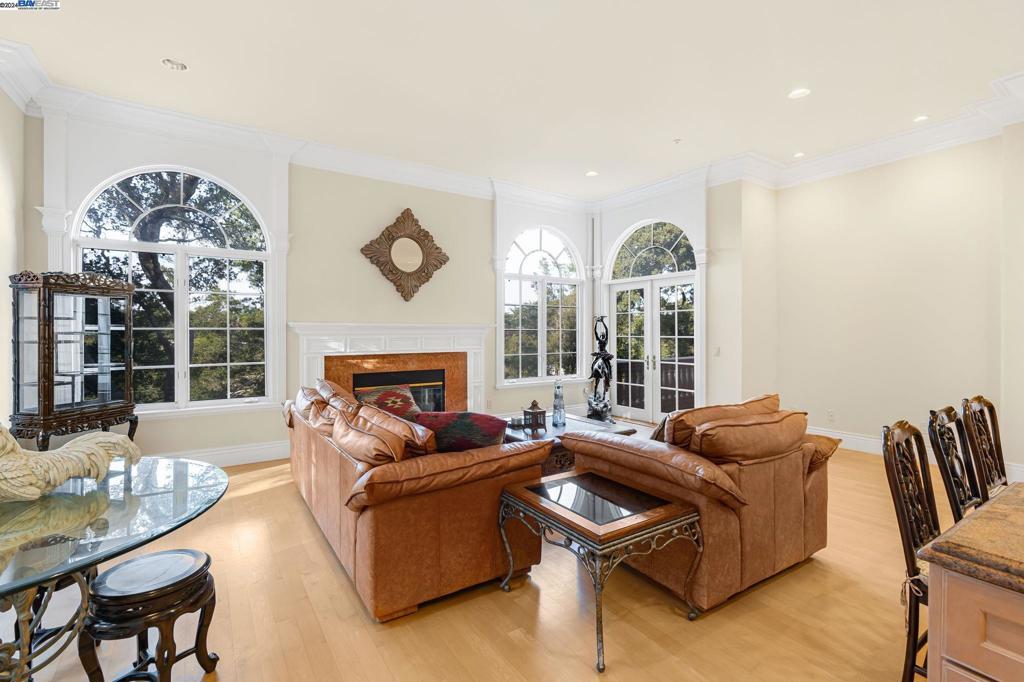 BURLINGAME - Residential