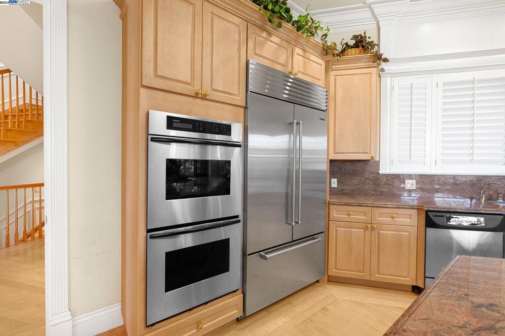 BURLINGAME - Residential