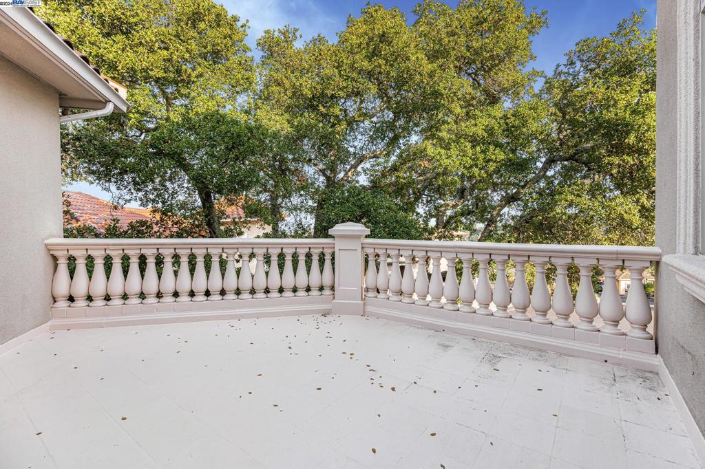 BURLINGAME - Residential