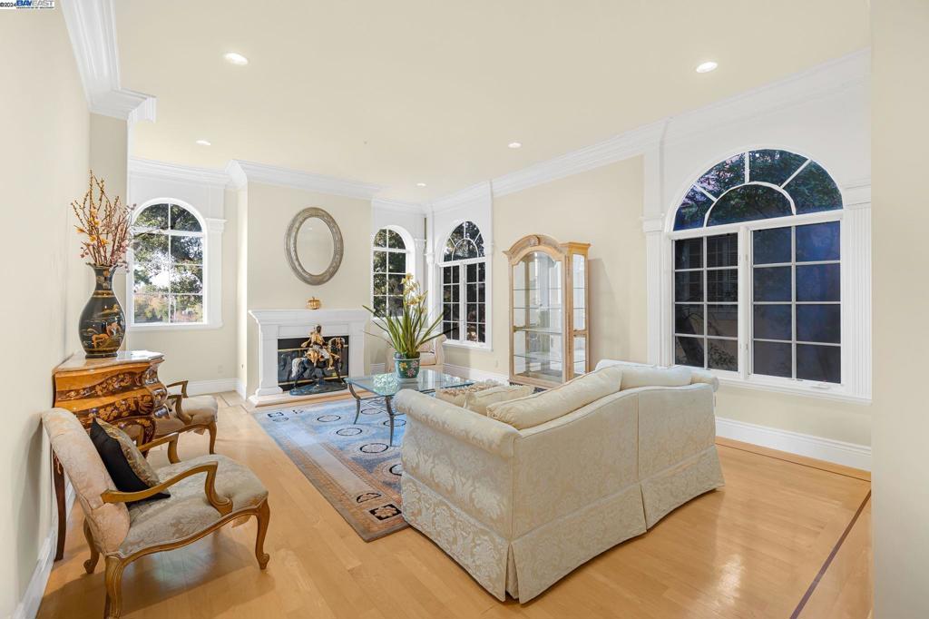 BURLINGAME - Residential