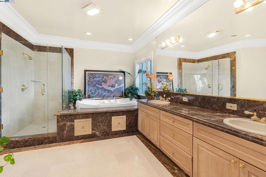 BURLINGAME - Residential