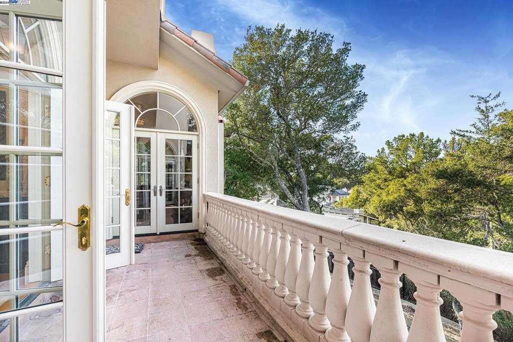 BURLINGAME - Residential