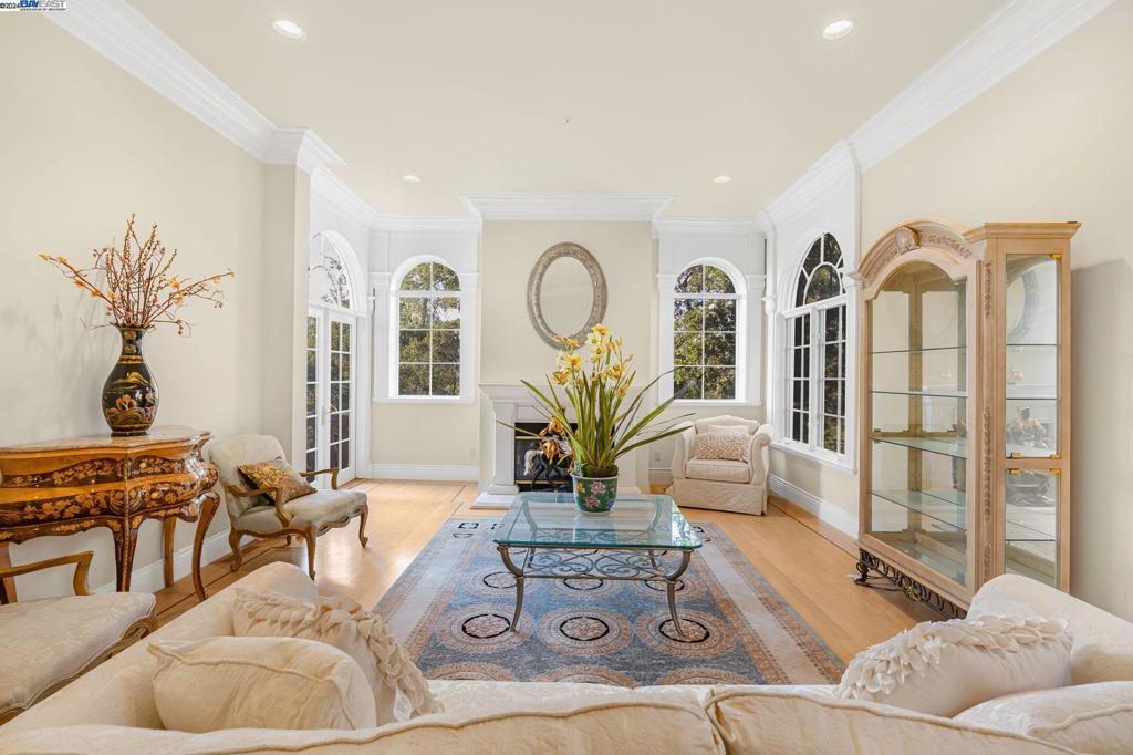 BURLINGAME - Residential