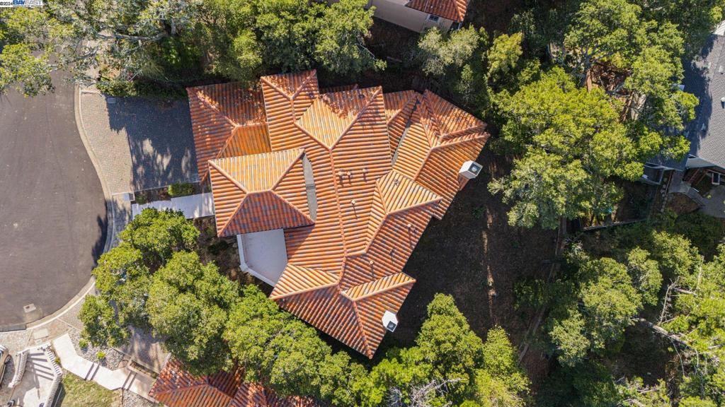 BURLINGAME - Residential