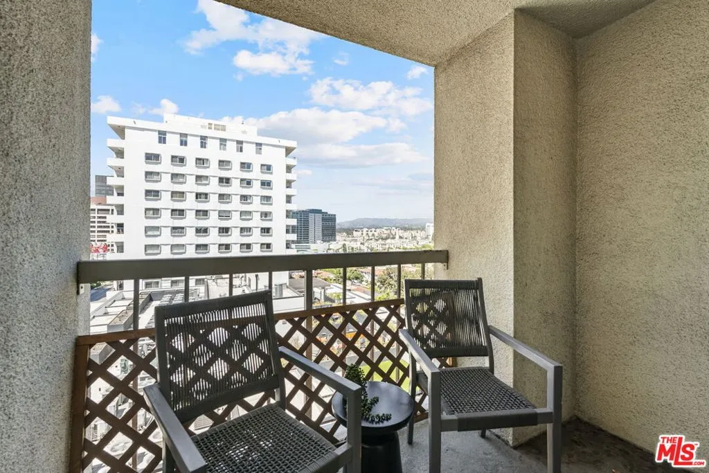 Los Angeles, California 90024, United States, 1 Bedroom Bedrooms, ,2 BathroomsBathrooms,Residential,Active,188167