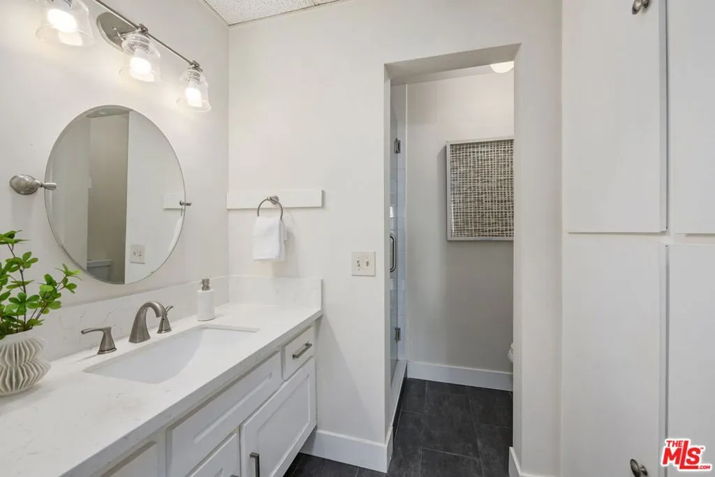 Los Angeles, California 90024, United States, 1 Bedroom Bedrooms, ,2 BathroomsBathrooms,Residential,Active,188167