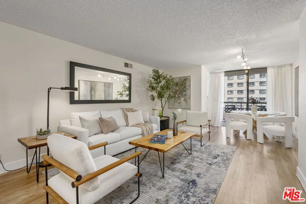 Los Angeles, California 90024, United States, 1 Bedroom Bedrooms, ,2 BathroomsBathrooms,Residential,Active,188167