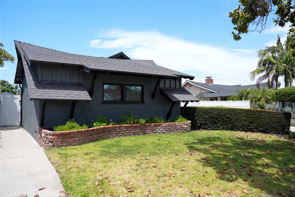 1641 W El Portal Dr