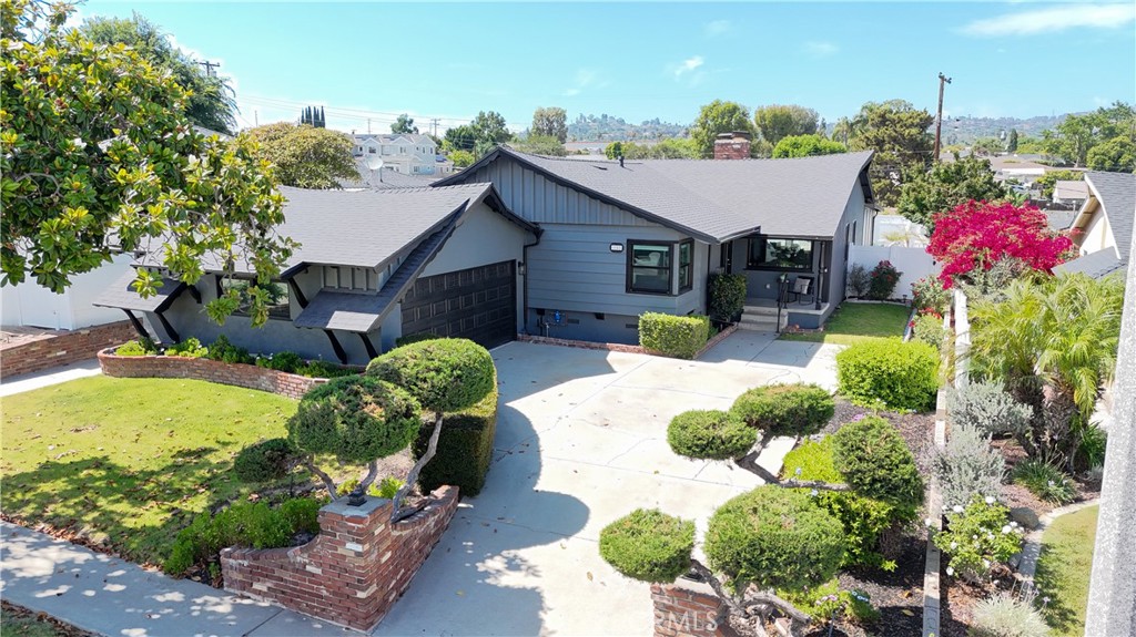 1641 W El Portal Dr