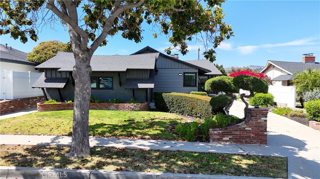 1641 W El Portal Dr