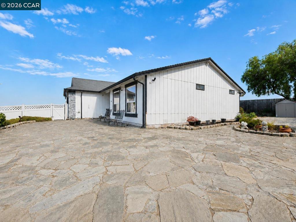 1904 Calaveras Dr
