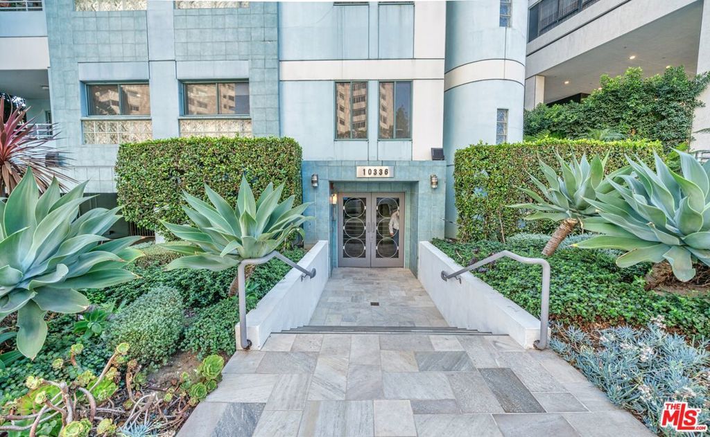 Photo of 10336 Wilshire Boulevard #703, Los Angeles, CA 90024 (MLS # 25591475)