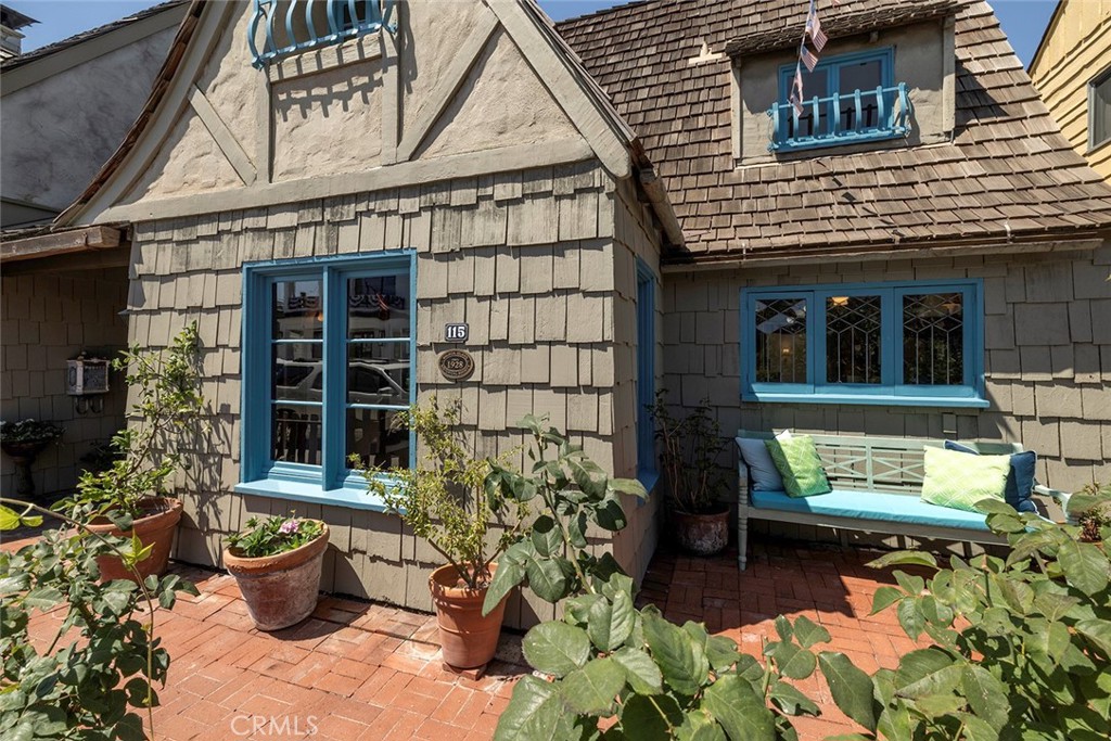 115 Apolena Avenue