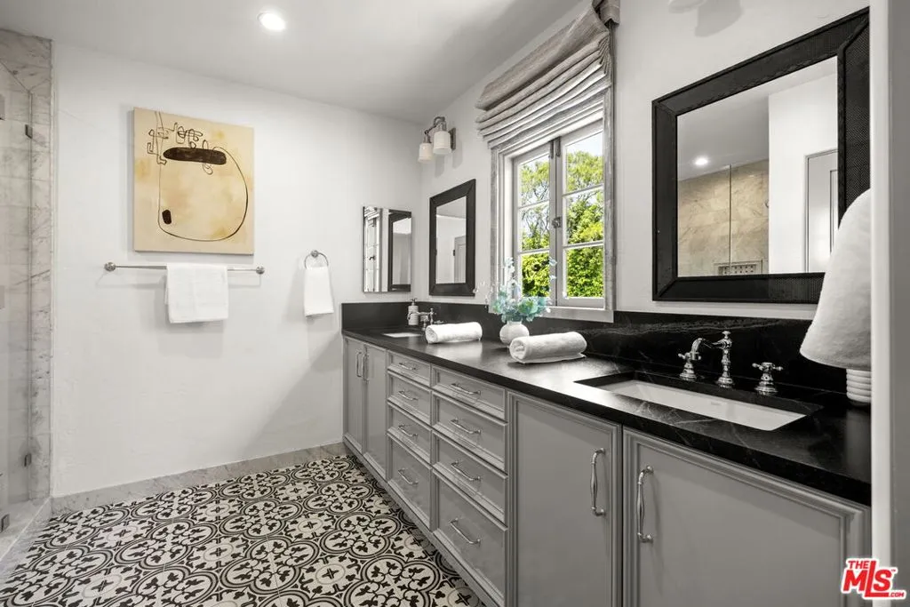 Los Angeles, California 90064, United States, 5 Bedrooms Bedrooms, ,5 BathroomsBathrooms,Residential,Active,191342