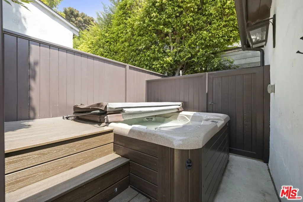 Los Angeles, California 90064, United States, 5 Bedrooms Bedrooms, ,5 BathroomsBathrooms,Residential,Active,191342