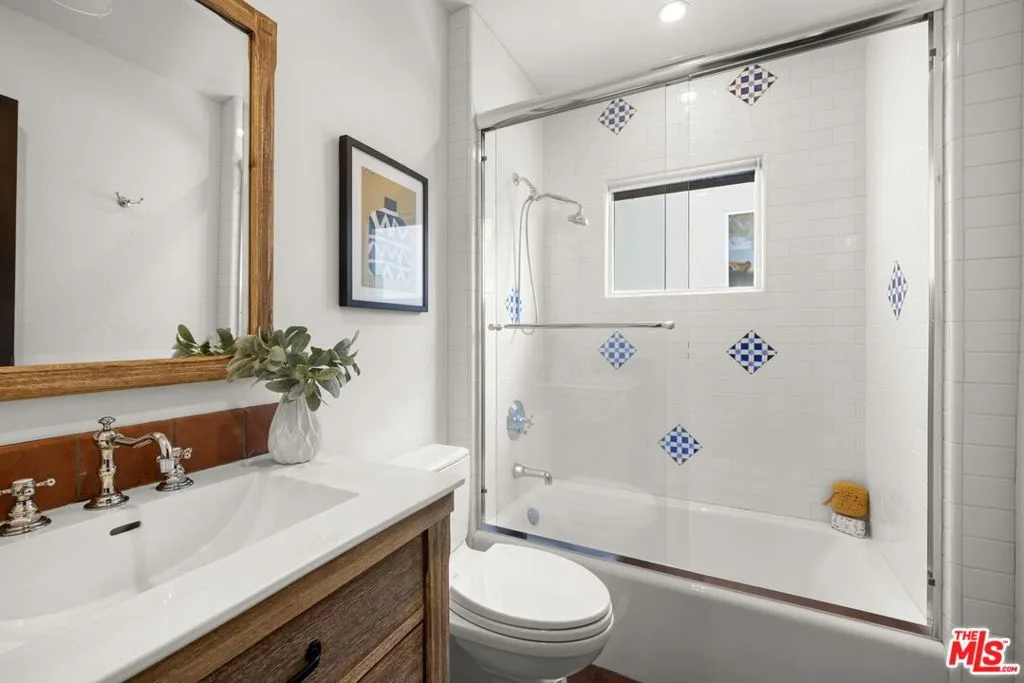 Los Angeles, California 90064, United States, 5 Bedrooms Bedrooms, ,5 BathroomsBathrooms,Residential,Active,191342