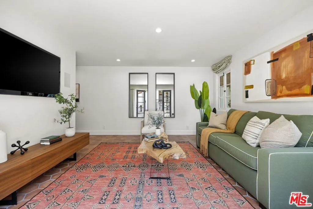 Los Angeles, California 90064, United States, 5 Bedrooms Bedrooms, ,5 BathroomsBathrooms,Residential,Active,191342