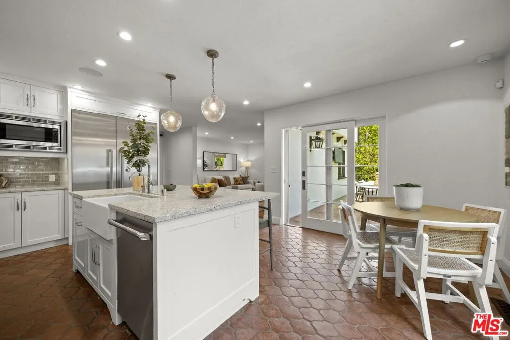 Los Angeles, California 90064, United States, 5 Bedrooms Bedrooms, ,5 BathroomsBathrooms,Residential,Active,191342