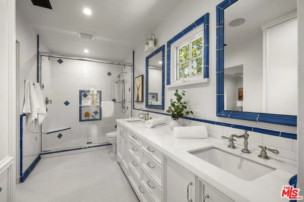 Los Angeles, California 90064, United States, 5 Bedrooms Bedrooms, ,5 BathroomsBathrooms,Residential,Active,191342