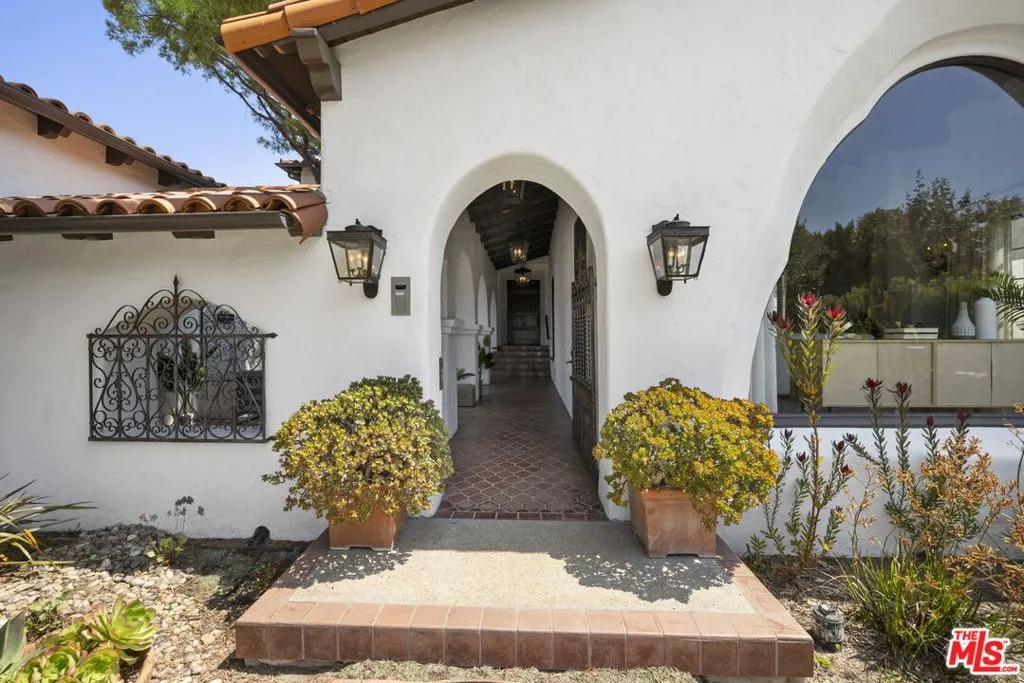 Los Angeles, California 90064, United States, 5 Bedrooms Bedrooms, ,5 BathroomsBathrooms,Residential,Active,191342