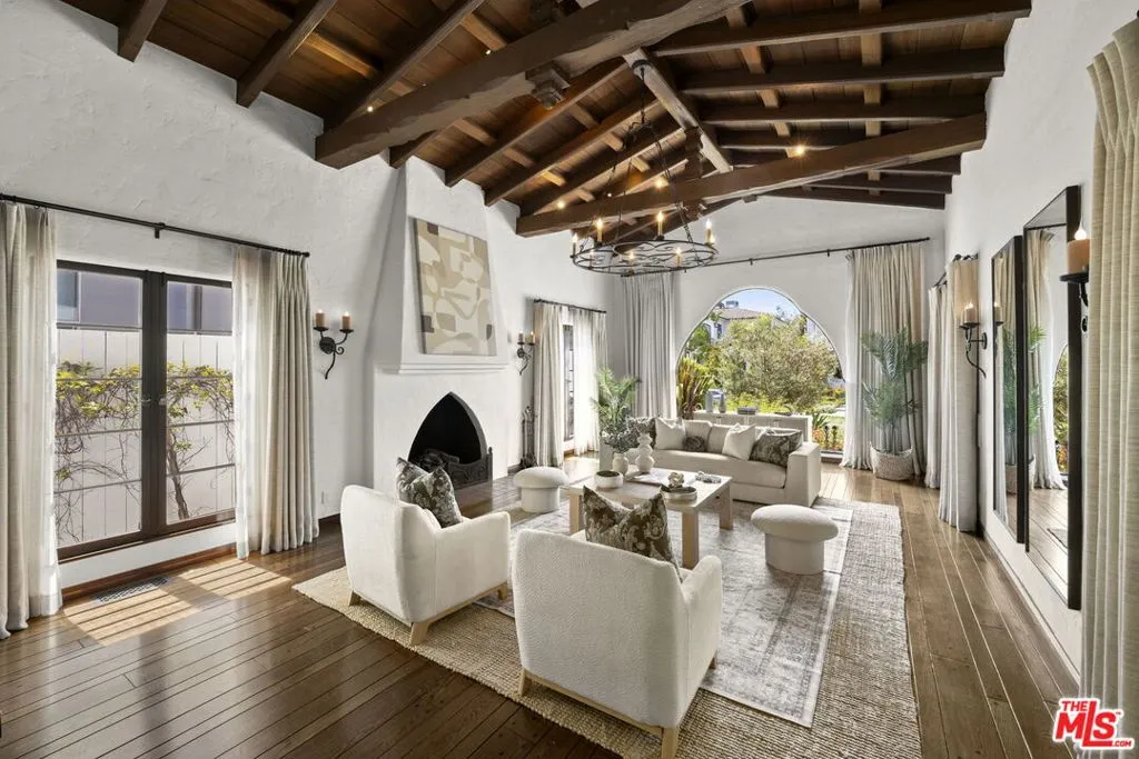 Los Angeles, California 90064, United States, 5 Bedrooms Bedrooms, ,5 BathroomsBathrooms,Residential,Active,191342