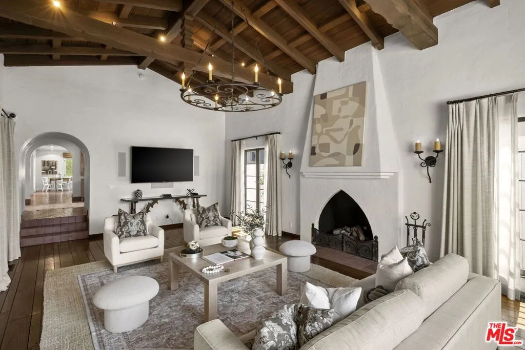 Los Angeles, California 90064, United States, 5 Bedrooms Bedrooms, ,5 BathroomsBathrooms,Residential,Active,191342