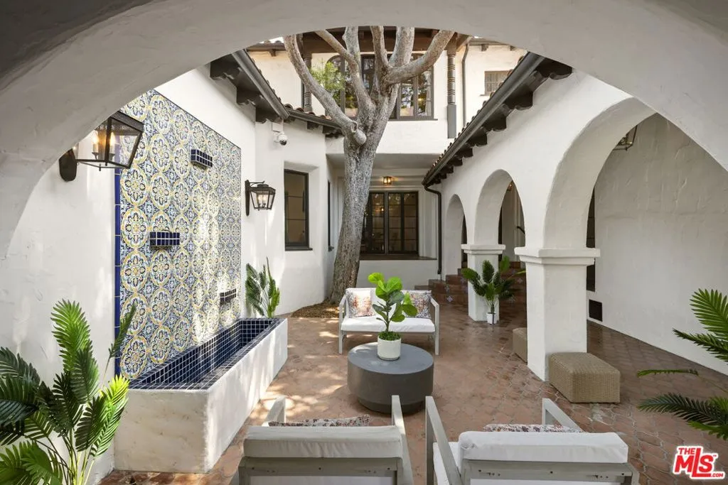 Los Angeles, California 90064, United States, 5 Bedrooms Bedrooms, ,5 BathroomsBathrooms,Residential,Active,191342