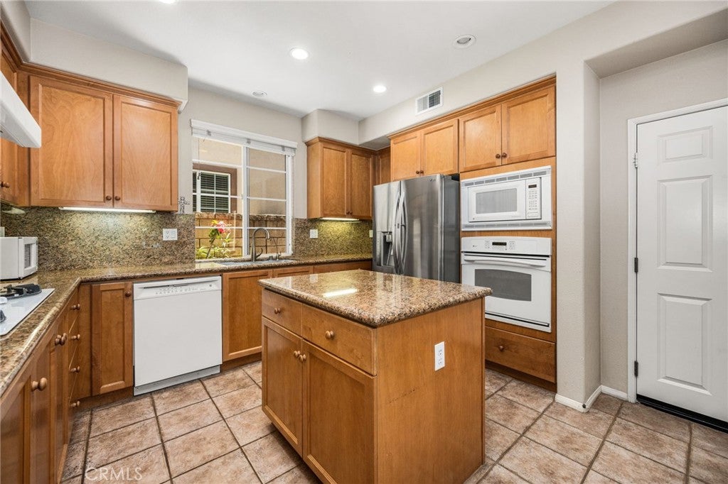 67 Canopy, Irvine CA 92603 - Photo 17