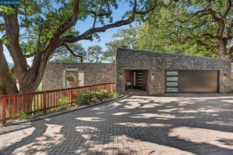 Photo of 6 El Patio, Orinda, CA 94563 (MLS # 41148868)