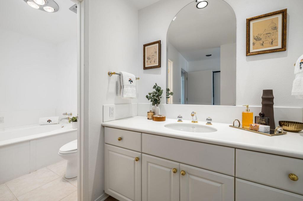 Thunderbird Villas - Residential