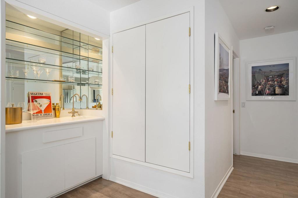 Thunderbird Villas - Residential