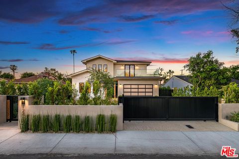 Photo of 12427 Cumpston Street, Valley Village, CA 91607 (MLS # 26667769)