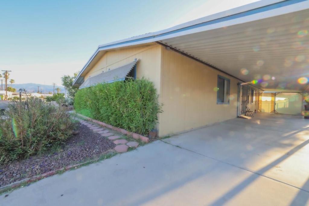 Tri Palms Estates 55 + . 2 bedroom, 2 bath, 1440 Sf. includes unlimited golf for 2 Residents on 2 Par 3 Golf courses (18 hole/9 holes). Tennis, Pickleball, pools and spas, restaurant, Billiard room and shuffle Board. Close to I-10 Freeway, Agua Caliente Casino, Coscto, Sams club and more...