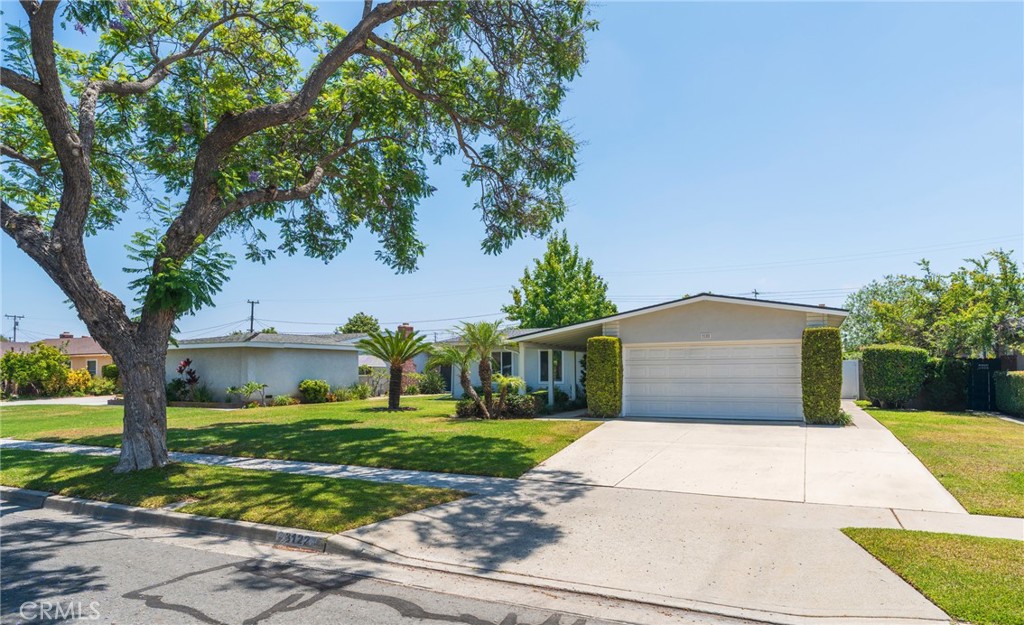 3122 W Teranimar