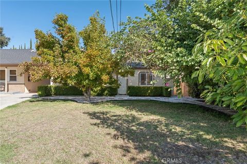 Photo of 22639 Calvert Street #F, Woodland Hills, CA 91367 (MLS # SR25247887)