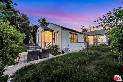 Photo of 128 Lukens Place, Glendale, CA 91206 (MLS # 26868659)