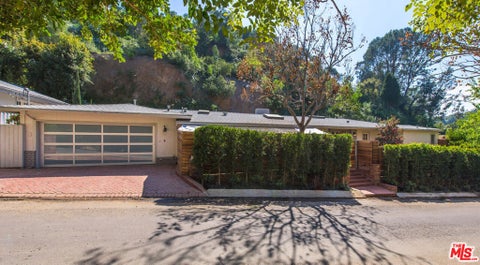 Photo of 9520 Gloaming Drive, Beverly Hills, CA 90210 (MLS # 26718871)