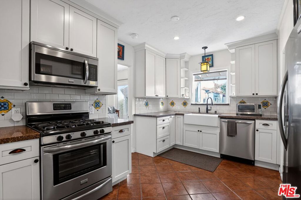 1756 S Genesee Avenue